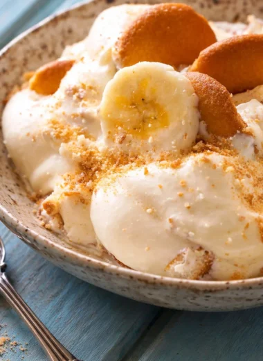 Delicious banana pudding made with layers of bananas, vanilla wafers, and creamy pudding.