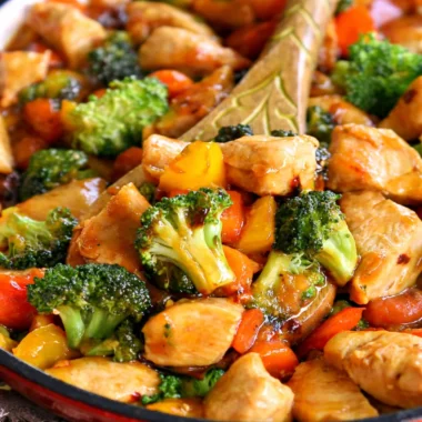 Easy chicken stir fry recipe with fresh vegetables and savory sauce
