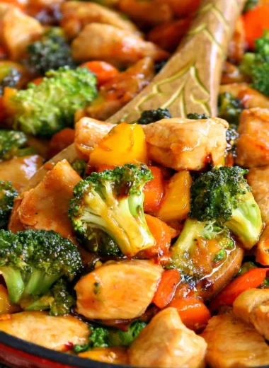 Easy chicken stir fry recipe with fresh vegetables and savory sauce