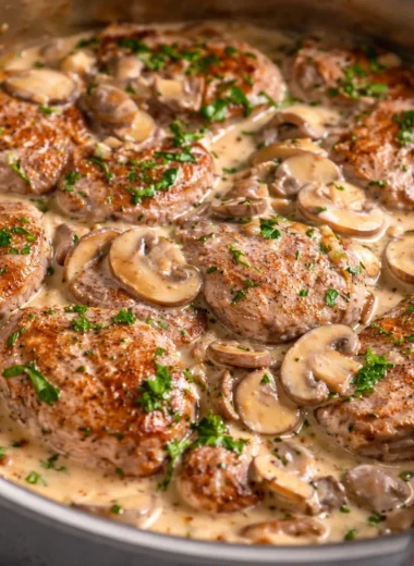 Schweinelendchen Recipe with German Pork Tenderloin in creamy mushroom sauce