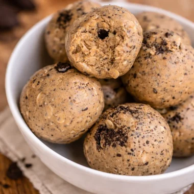 Delicious no-bake Cookies And Cream Protein Balls made with oats and protein powder.
