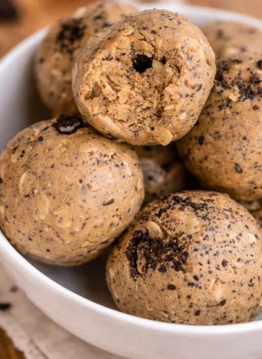 Delicious no-bake Cookies And Cream Protein Balls made with oats and protein powder.