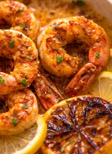 Delicious Australian BBQ prawns grilled with garlic butter and served with lemon.