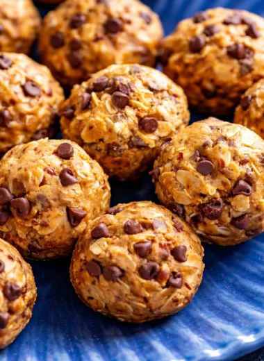 Delicious No Bake Protein Energy Balls made with peanut butter and oats.